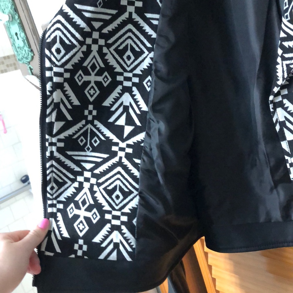 Black and White Aztec Jacket with Leather Sleeves - Picture 3 of 4